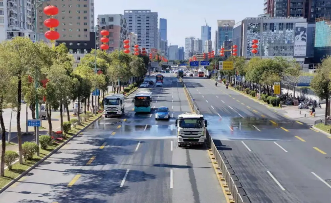 虎虎生威迎新春丨星空环境环卫作业扮靓城市佳节新容颜