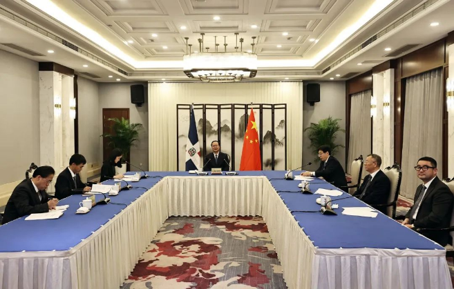 星空环境“助力”多米尼加清运垃圾，毛伟明省长出席线上交接仪式